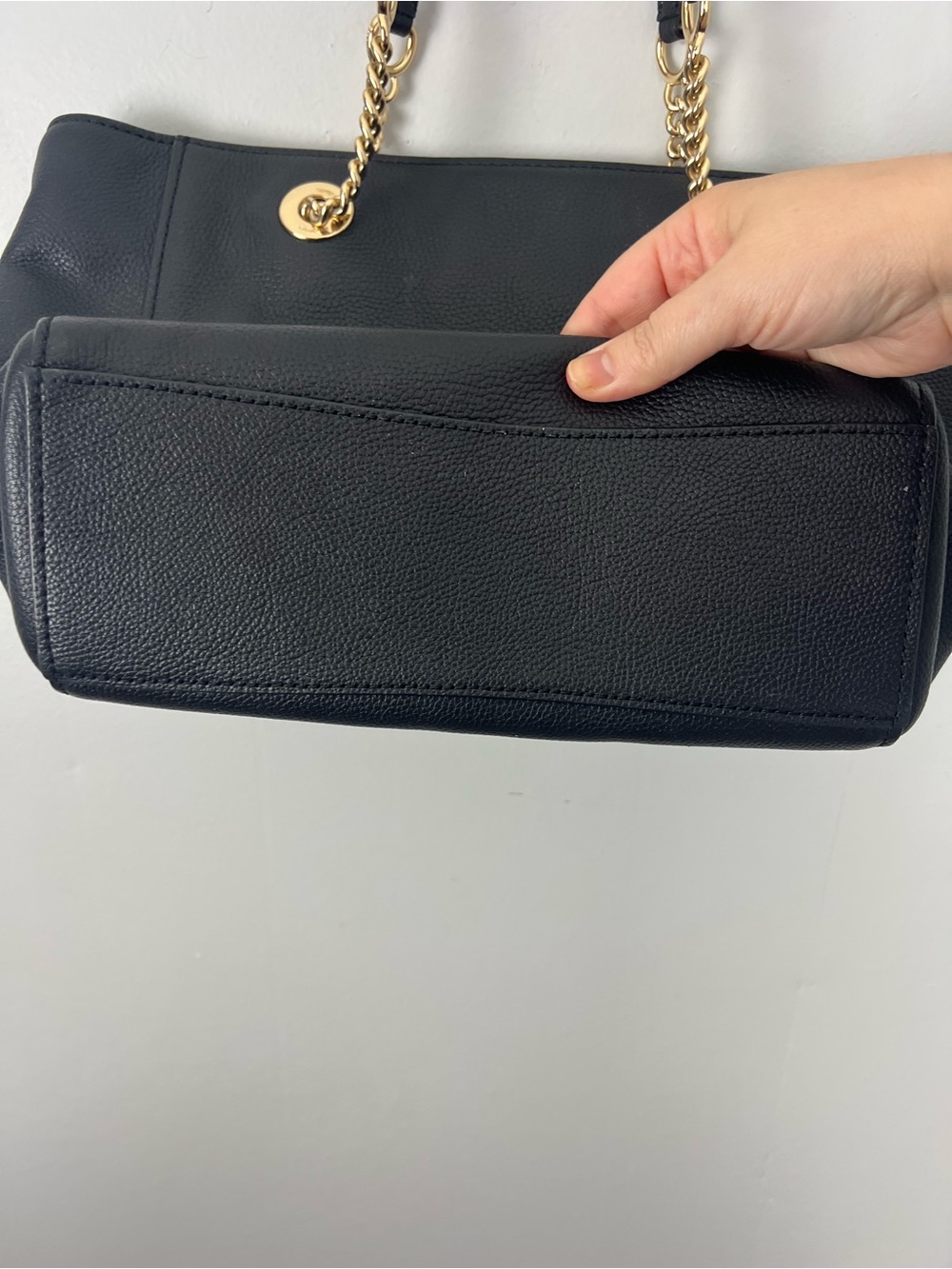 Coach Turnlock Chain Black Leather Shoulder Bag with Gold Hardware 57107 - Picture 4 of 7